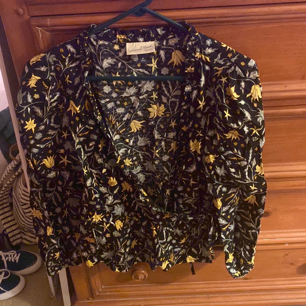 Universal thread blouse size medium